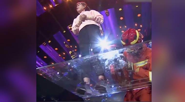 firefighter viral video, firefighter shows skill, firefighter shows cutting wires skill, viral video, indian express, indian express news
