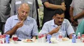 Iftar 759 Delhi iftar, AAP iftar party, Arvind Kejriwal, Delhi govt, delhi news, indian express news