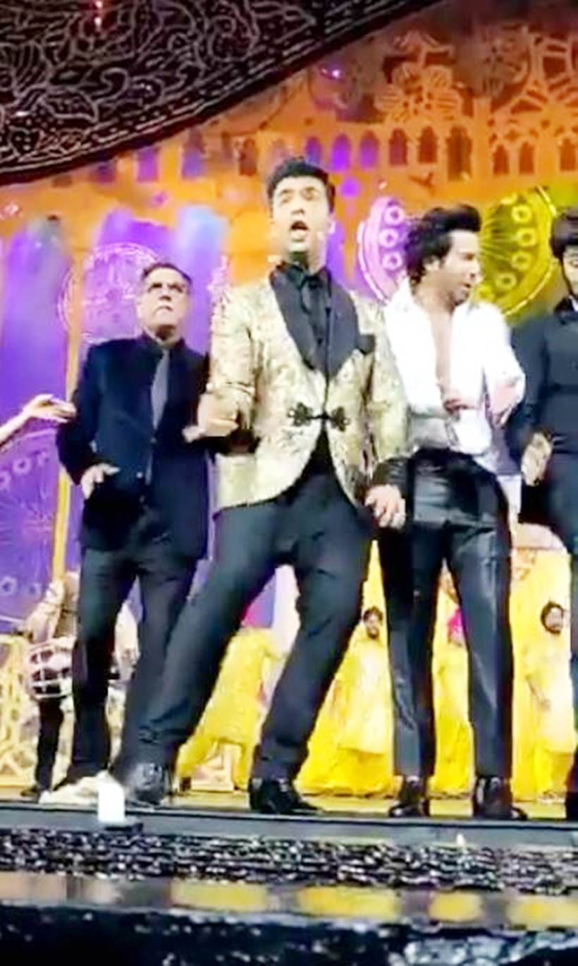 karan johar performance at IIFA