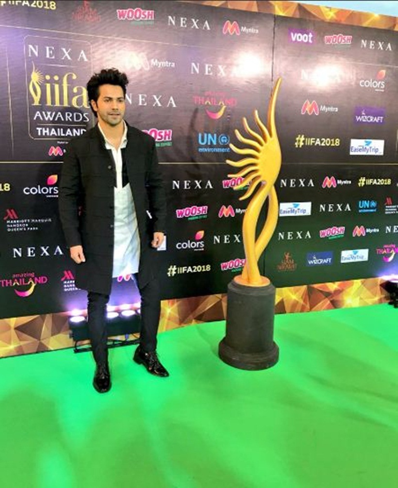 Varun Dhawan green carpet iifa