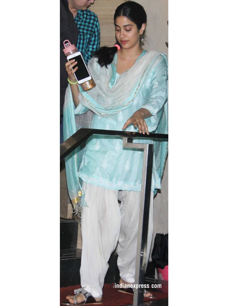 Janhvi Kapoor, Janhvi Kapoor latest photos, Janhvi Kapoor fashion, Janhvi Kapoor Punjabi kudi, Janhvi Kapoor ethnic outfits, indian express, indian express news