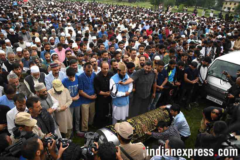 Thousands attend funeral as journalist Shujaat Bukhari laid to rest