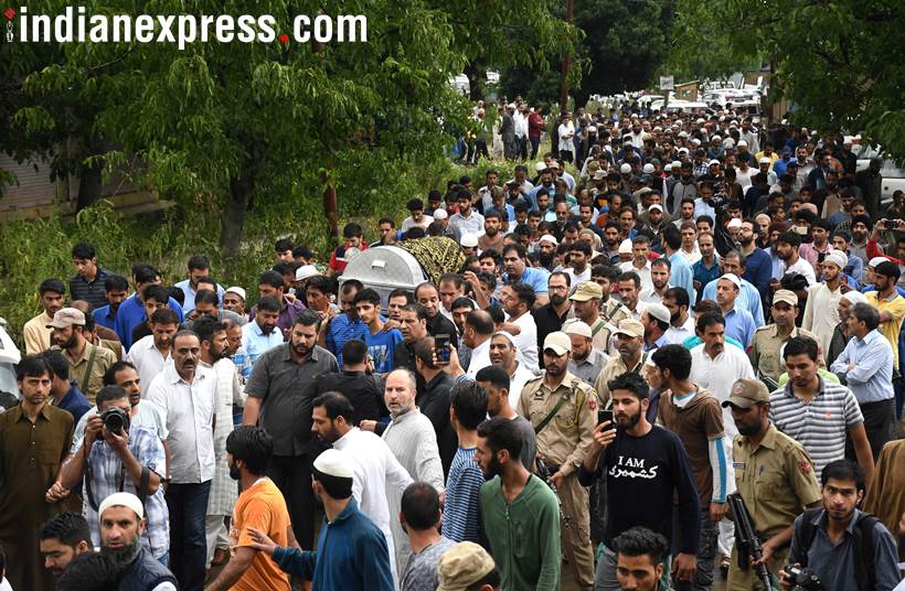 Thousands attend funeral as journalist Shujaat Bukhari laid to rest