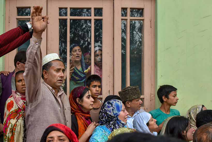 Thousands attend funeral as journalist Shujaat Bukhari laid to rest