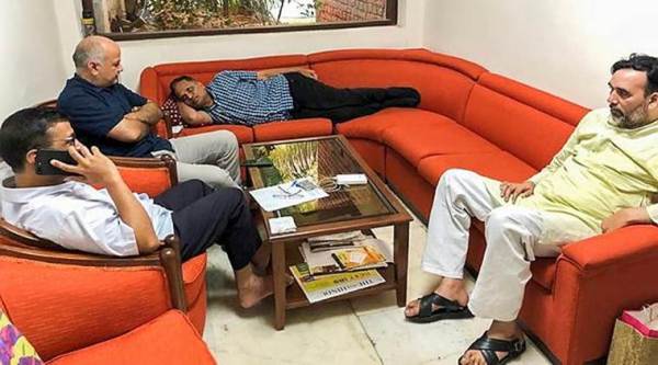 delhi aap protest, kejriwal sit-in, aam aadmi party sit in at lg's house, lg office protest, delhi ias officers strike, delhi aap leaders sit in