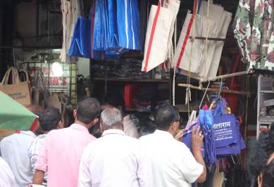 Maharashtra plastic ban day 1: Mumbai people shift to jute, cloth bags; usage of plastic bags still seen