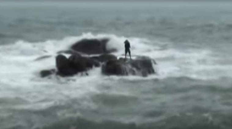 VIDEO: Man ventures into sea to collect shells; gets trapped on reef ...