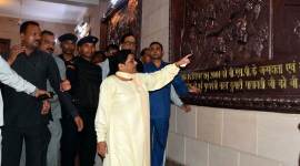 ‘Confusion’ sorted, Mayawati vacates bungalow
