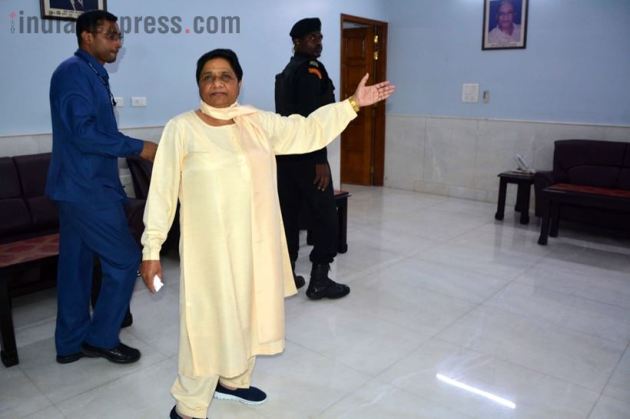 mayawati, mayawati vacates bungalow pics, mayawati vacates bungalow photos, mayawati vacates bungalow images, mayawati mall avenue bungalow, mayawati lal bahadur shastri bungalow, kanshi ram memorial,