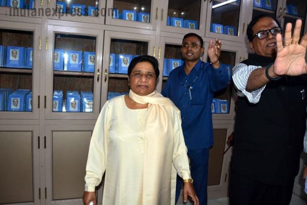 mayawati, mayawati vacates bungalow pics, mayawati vacates bungalow photos, mayawati vacates bungalow images, mayawati mall avenue bungalow, mayawati lal bahadur shastri bungalow, kanshi ram memorial,