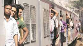 Mumbai: Passenger slips off train, rescued by alert pilot