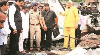 mumbai plane crash, pvt plane crash, maha cm, fadnavis, fadnavis visits crash site, ghatkopar, indian express