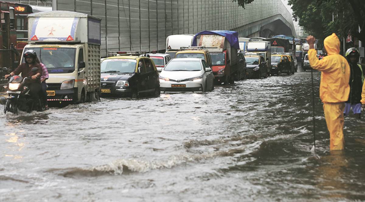 Rain lashes Mumbai, traffic crawls, trains delayed | Mumbai News - The ...