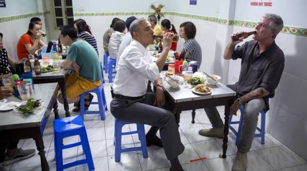 Barack Obama, anthony bourdain, obama bourdain tribute, obama bourdain vietnam dinner, obama bourdain meal, viral news, indian express, trending news