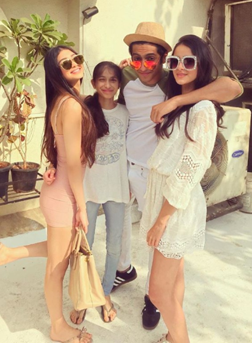 Inside Ananya Panday and family’s Sunday brunch Entertainment Gallery