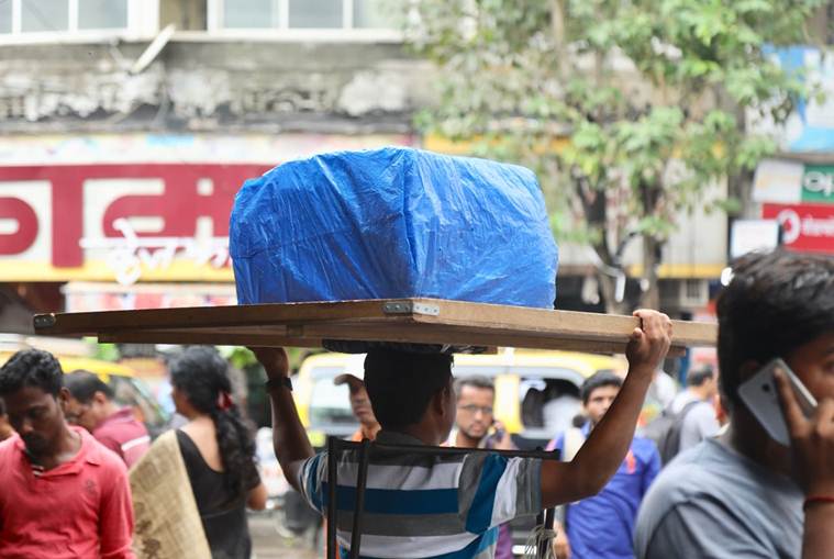 Maharashtra plastic ban day 1: Mumbai people shift to jute, cloth bags; usage of plastic bags still seen