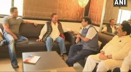 Nitin Gadkari meets Salman, Salim Khan as part of Sampark for Samarthan initiative