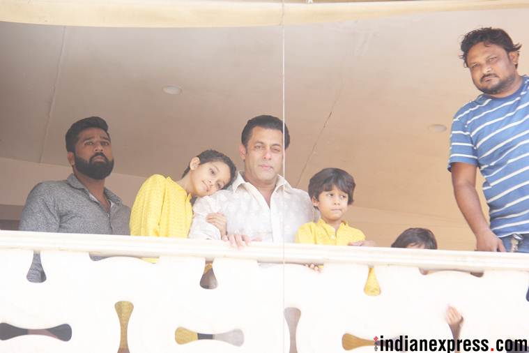 salman khan waves to his fans on eid