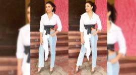 travel, travel essentials, white shirt blue jeans, slip dress, red lipstick, makeup sunblock, Indian Express, Indian Express News