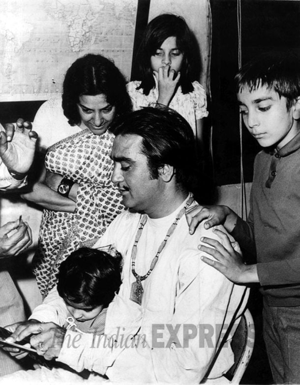 sanjay dutt on sets with sunil dutt