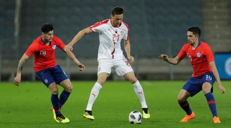 Soccer Football - International Friendly - Serbia vs Chile - Merkur-Arena, Graz, Austria - June 4, 2018   Serbia’s Nemanja Matic in action with Chile’s Angel Sagal and Diego Valdes      REUTERS/Heinz-Peter Bader