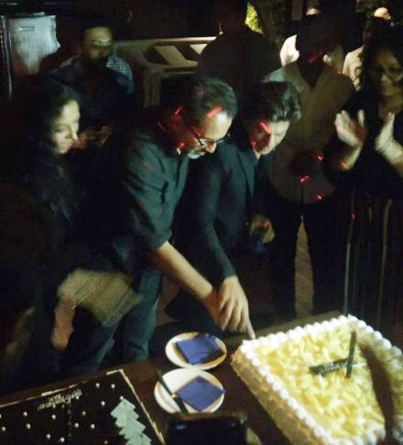 shah rukh khan celebrates Aanand L Rai birthday