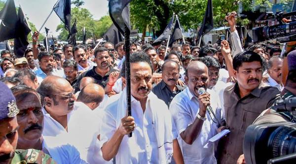 Governor 'enjoys unhindered freedom': Raj Bhavan over DMK stir