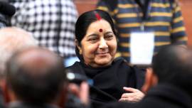 sushma swaraj, sushma swaraj fight with pakistan minister, sushma swaraj Fawad Chaudhry fight, sushma swaraj Fawad Chaudhry twitter war, hindu girls abducted converted in Pakistan, hindu girls abducted in pakistan, hindu girls converted to islam in pakistan, Fawad Chaudhry, imran khan, pakistan news