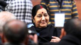 sushma swaraj, sushma swaraj fight with pakistan minister, sushma swaraj Fawad Chaudhry fight, sushma swaraj Fawad Chaudhry twitter war, hindu girls abducted converted in Pakistan, hindu girls abducted in pakistan, hindu girls converted to islam in pakistan, Fawad Chaudhry, imran khan, pakistan news