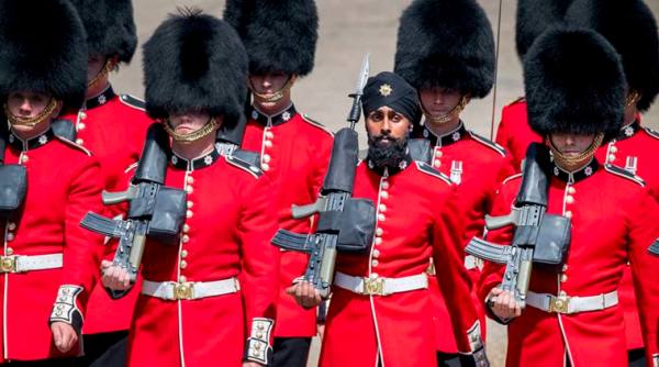 trooping the colours, queen elizabeth II, queen elizabeth II birthday, sikh guardman, trooping the colours sikh guard, Charanpreet Singh Lall