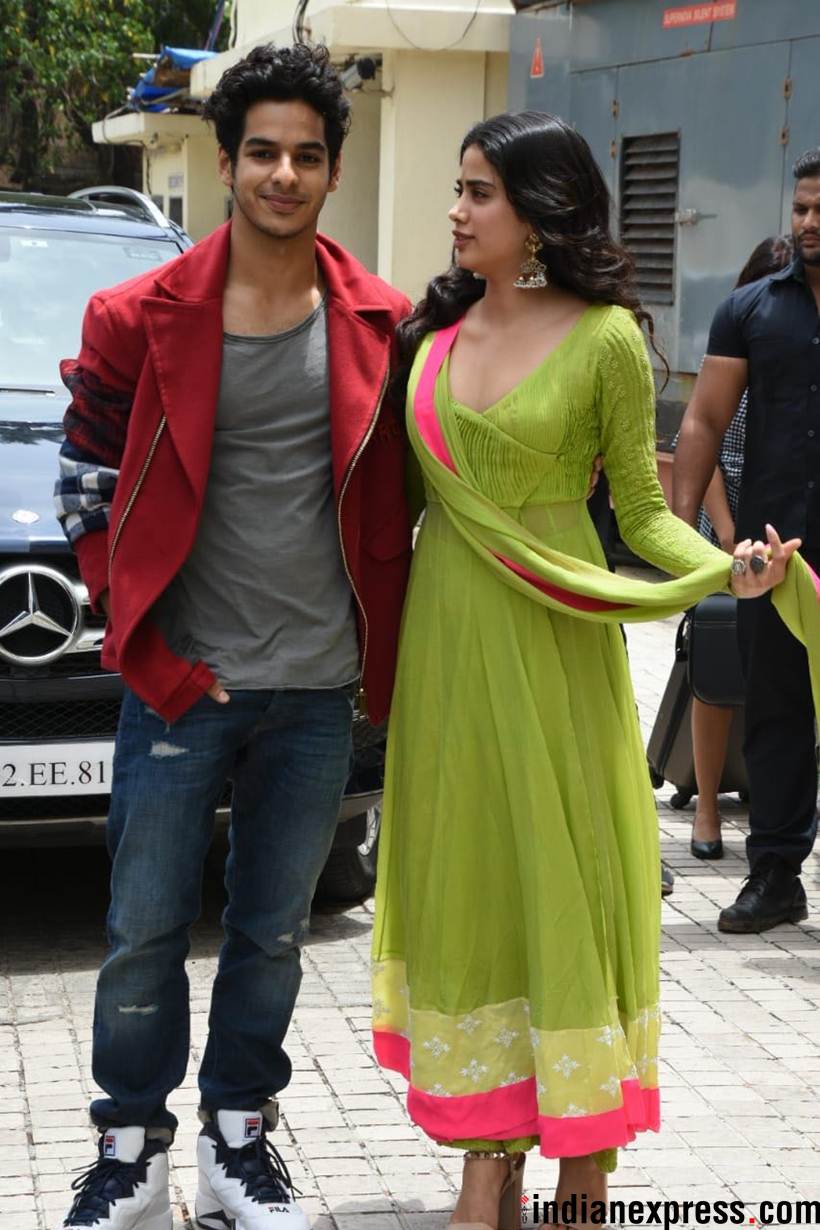 janhvi kapoor poses with ishaan khatter