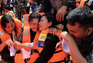 Passengers rescued from stricken Indonesia ferry, 31 dead