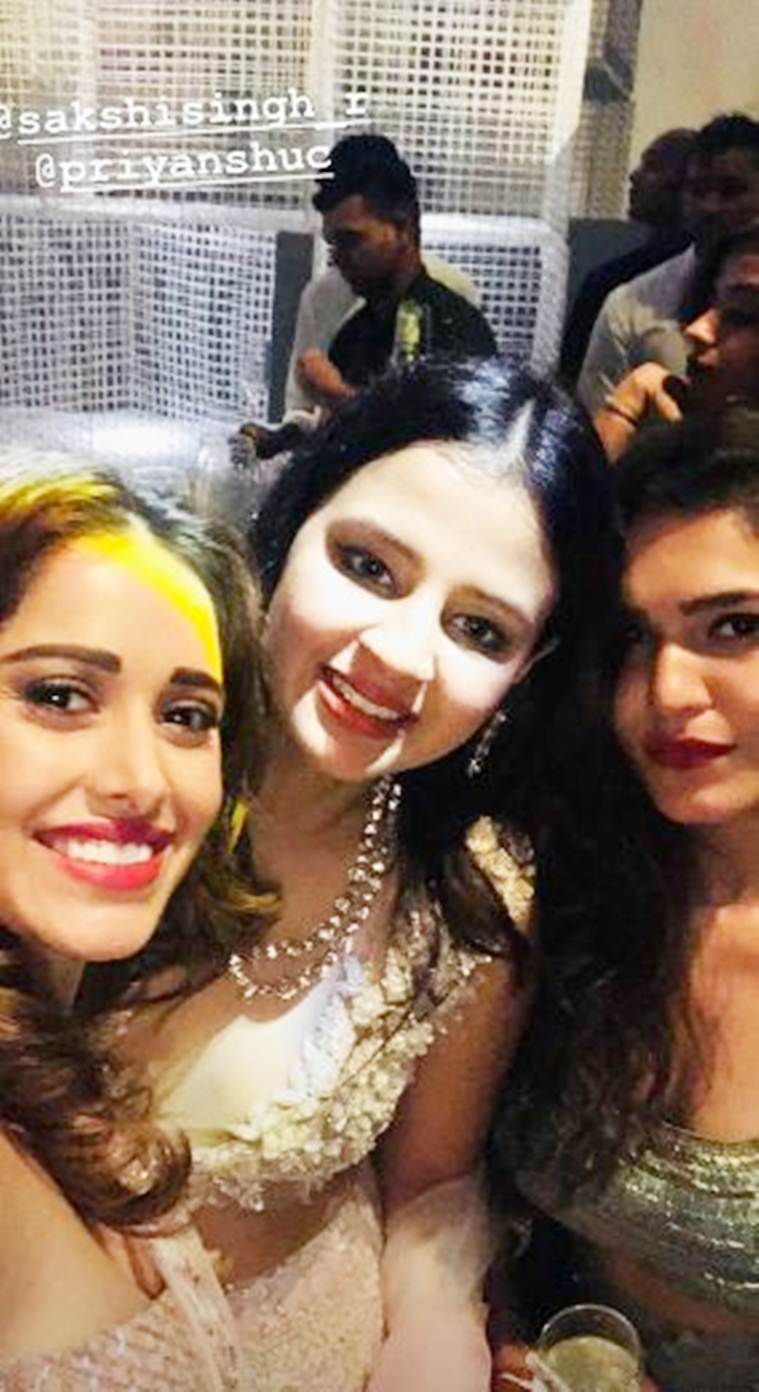 nushrat bharucha with sakshi dhoni