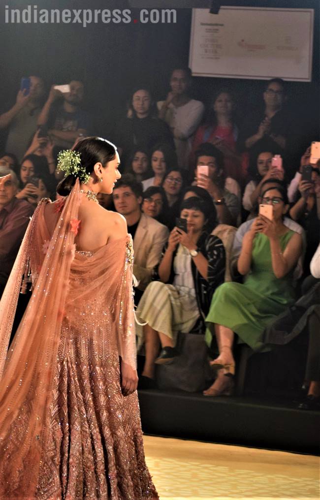 Aditi Rao Hydari, Tarun Tahiliani, India Couture Week, Tarun Tahiliani India Couture Week 2018, Aditi Rao Hydari fashion show, Aditi Rao Hydari Tarun Tahiliani, indian express lifestyle
