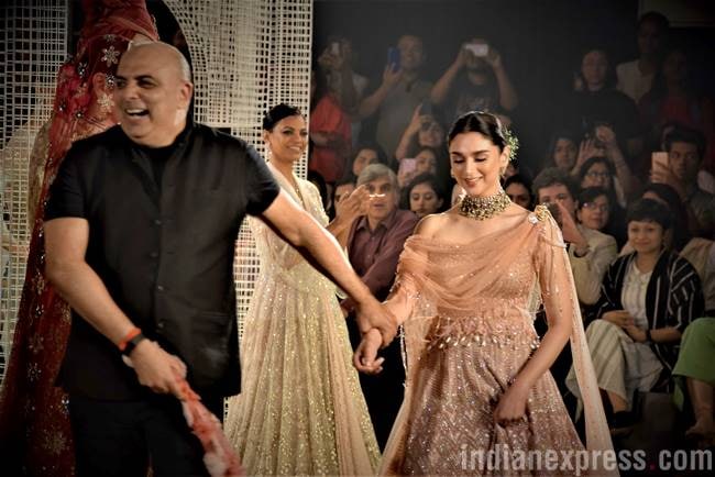 Aditi Rao Hydari, Tarun Tahiliani, India Couture Week, Tarun Tahiliani India Couture Week 2018, Aditi Rao Hydari fashion show, Aditi Rao Hydari Tarun Tahiliani, indian express lifestyle