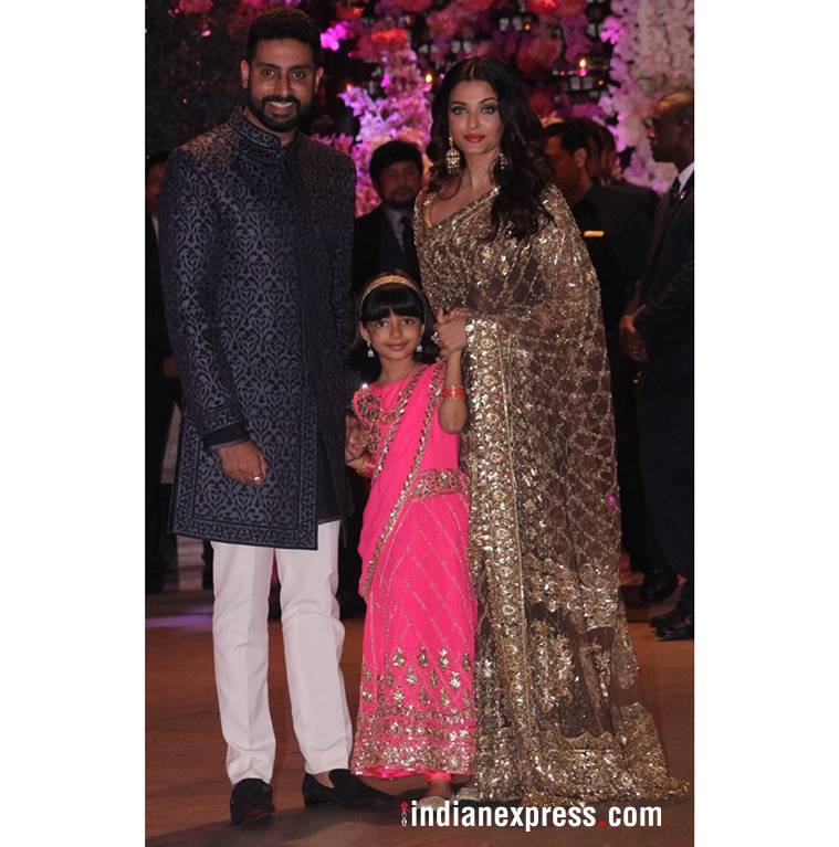 Aishwarya Rai Bachchan, Aishwarya Rai Bachchan Ambani wedding, Aishwarya Rai Bachchan Shloka Mehta Akash Ambani engagement, Aishwarya Rai Bachchan fashion, Aishwarya Rai Bachchan latest photos, Aishwarya Rai Bachchan Manish Malhotra sari, indian express, indian express news