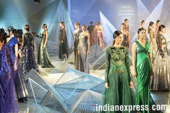 Shilpa Shetty, india couture week 2018, Shilpa Shetty india couture week 2018, Amit Aggarwal, Shilpa Shetty Amit Aggarwal, Shilpa Shetty ICW 2018, Shilpa Shetty metallic sari, amit aggarwal latest collection, amit aggarwal crystalis, celeb fashion, bollywood fashion, indian express, indian express news