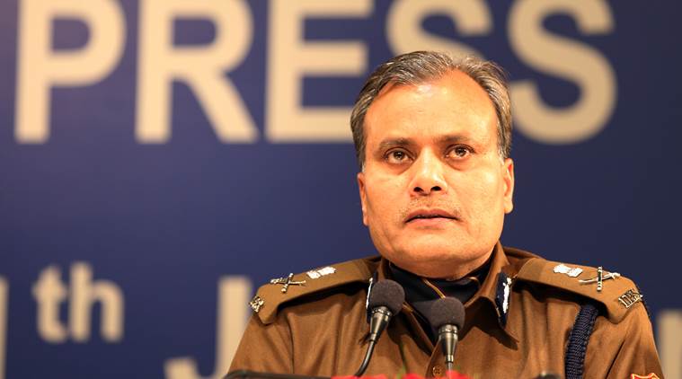 old delhi communal clash, hauz qazi clash, communal clash over parking, communal clash in old delhi, old delhi communal clash, old delhi clash, temple vanadalised in delhi, old delhi clash arrests, delhi news, indian express