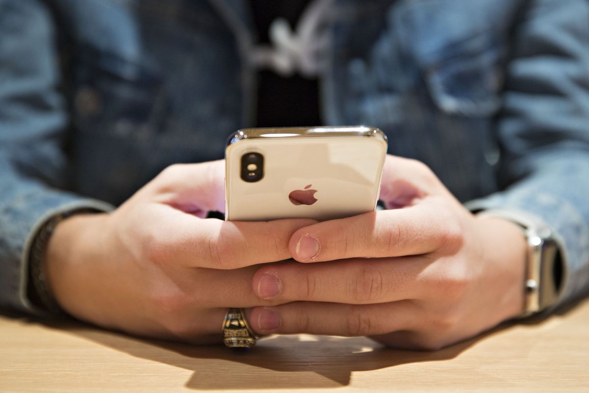 Apple, Facebook, Fake News, Apple Fake News, Facebook Fake News, US mid-term elections, Apple News, Facebook News, Facebook elections, Apple elections