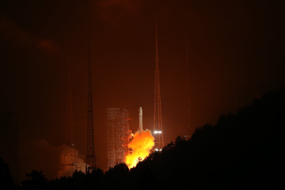 China successfully launches two remote sensing satellites