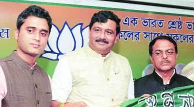 BJP national secretary Rahul Sinha (centre).