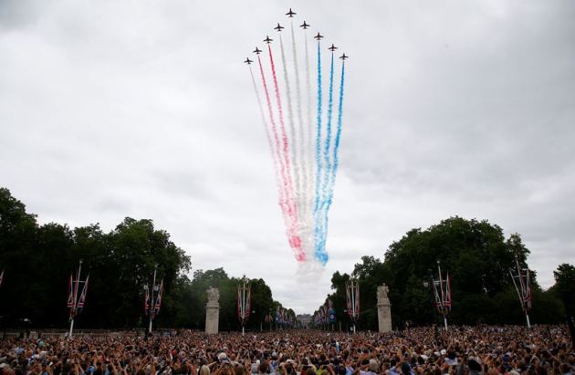 Queen Elizabeth pays tribute to mark 100 years of Royal Air Force
