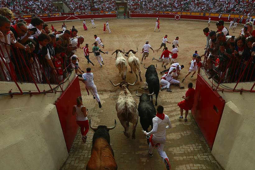 Spain's annual bull racing festival kicks off amid heavy rain
