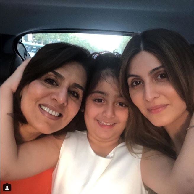 riddhima kapoor with neetu singh and daughter