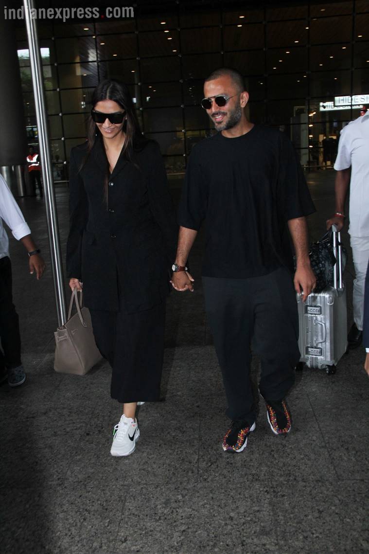 deepika padukone, sonam kapoor, deepika padukone airport look, deepika padukone travel wear, sonam kapoor airport look