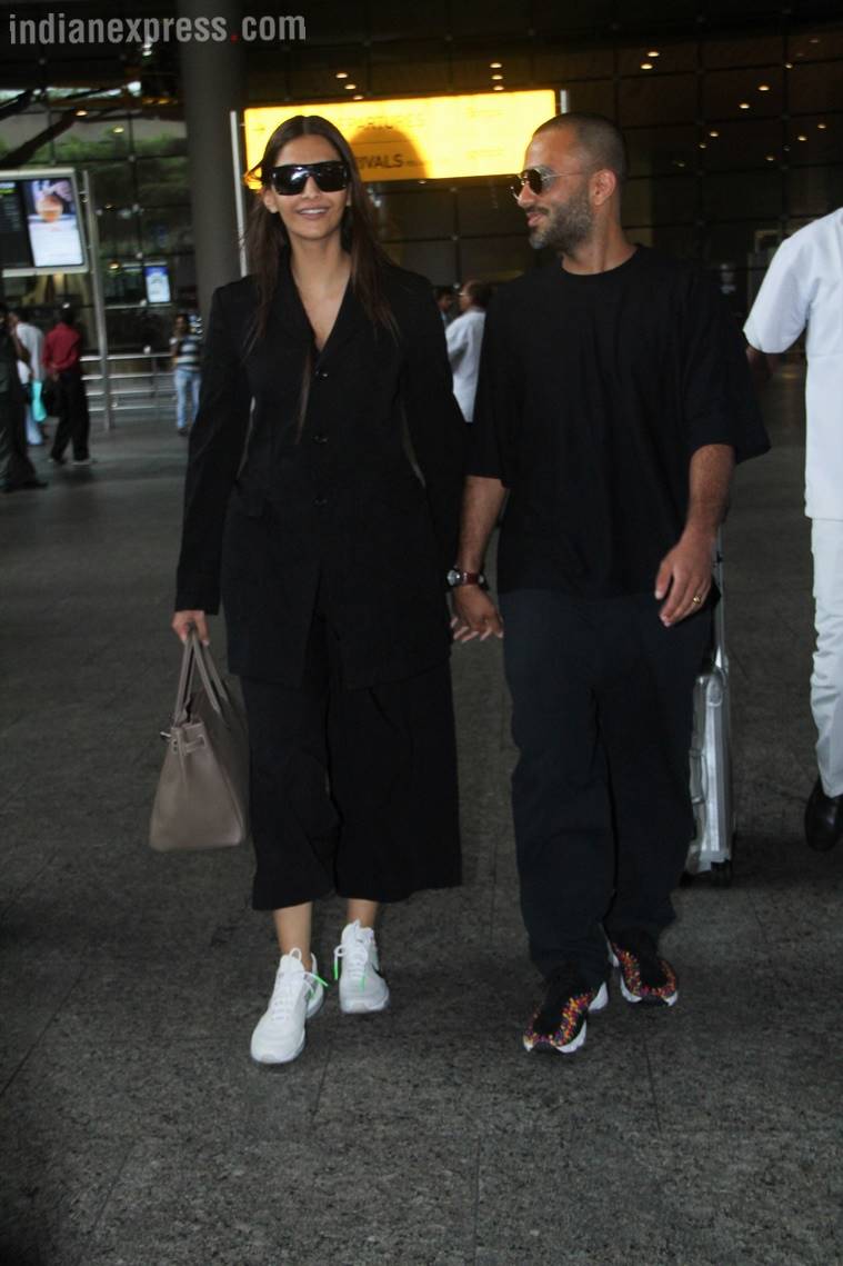 deepika padukone, sonam kapoor, deepika padukone airport look, deepika padukone travel wear, sonam kapoor airport look