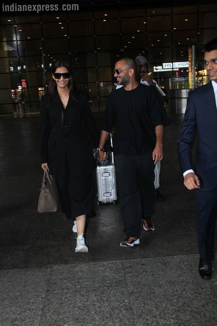 deepika padukone, sonam kapoor, deepika padukone airport look, deepika padukone travel wear, sonam kapoor airport look