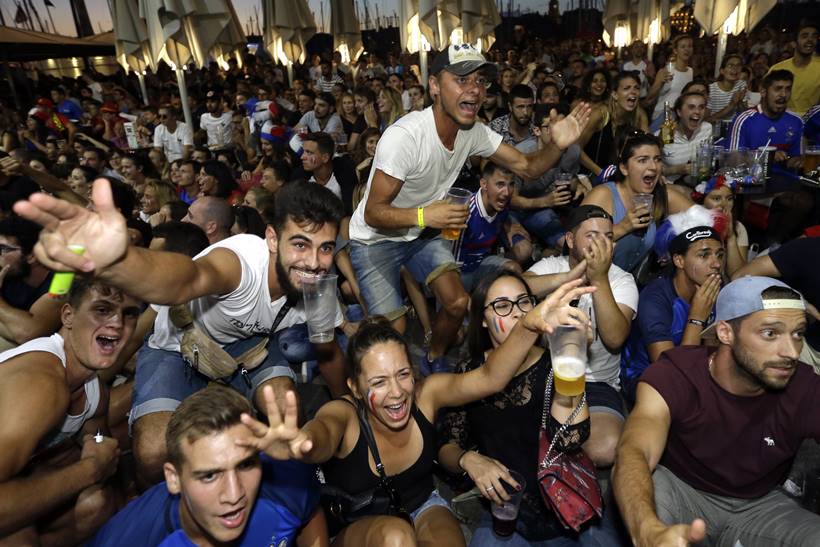 FIFA World Cup 2018: Paris celebrates as France advances to final