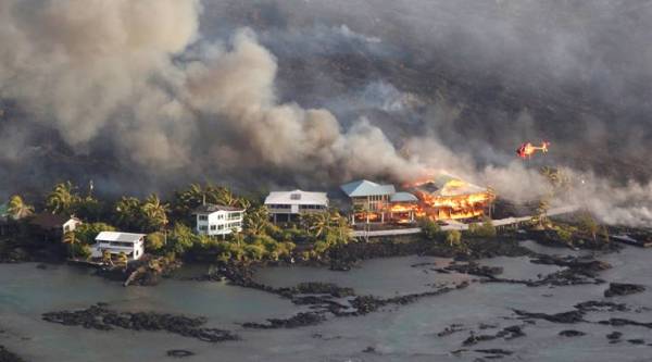 Lava from Kilauea 'collapse explosion' destroys Hawaii structures