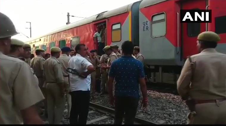 Howrah-New Delhi Rajdhani Express halted after bomb scare